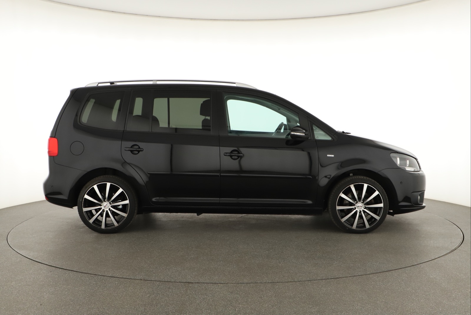 Volkswagen Touran, 2013 - pohled č. 8