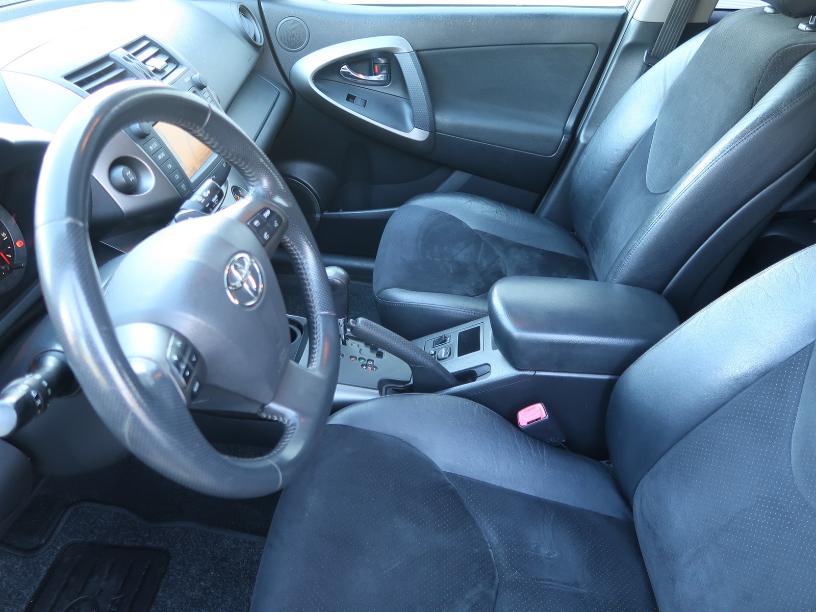 Toyota RAV 4, 2011 - pohled č. 16