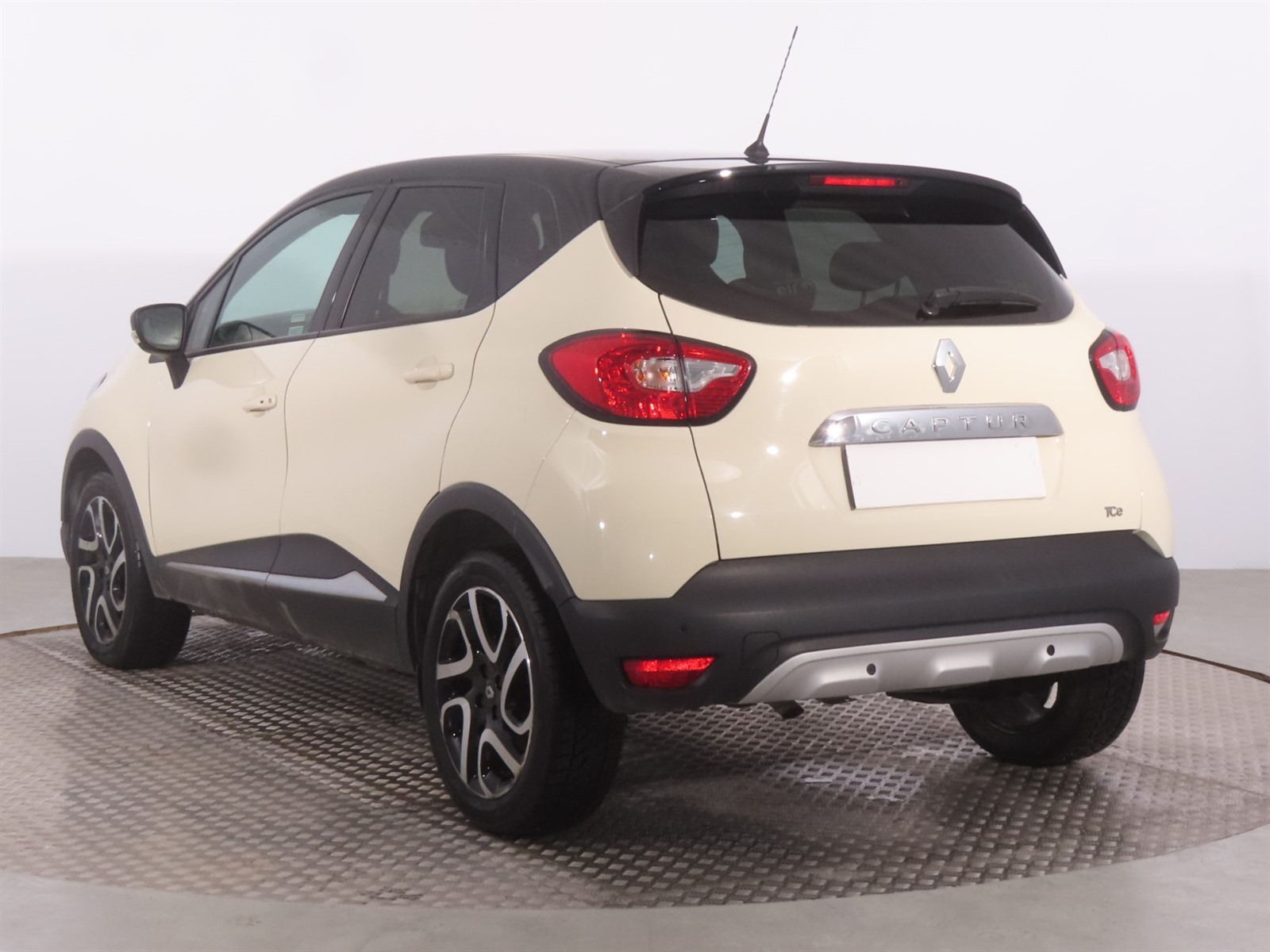Renault Captur, 2015 - pohled č. 5