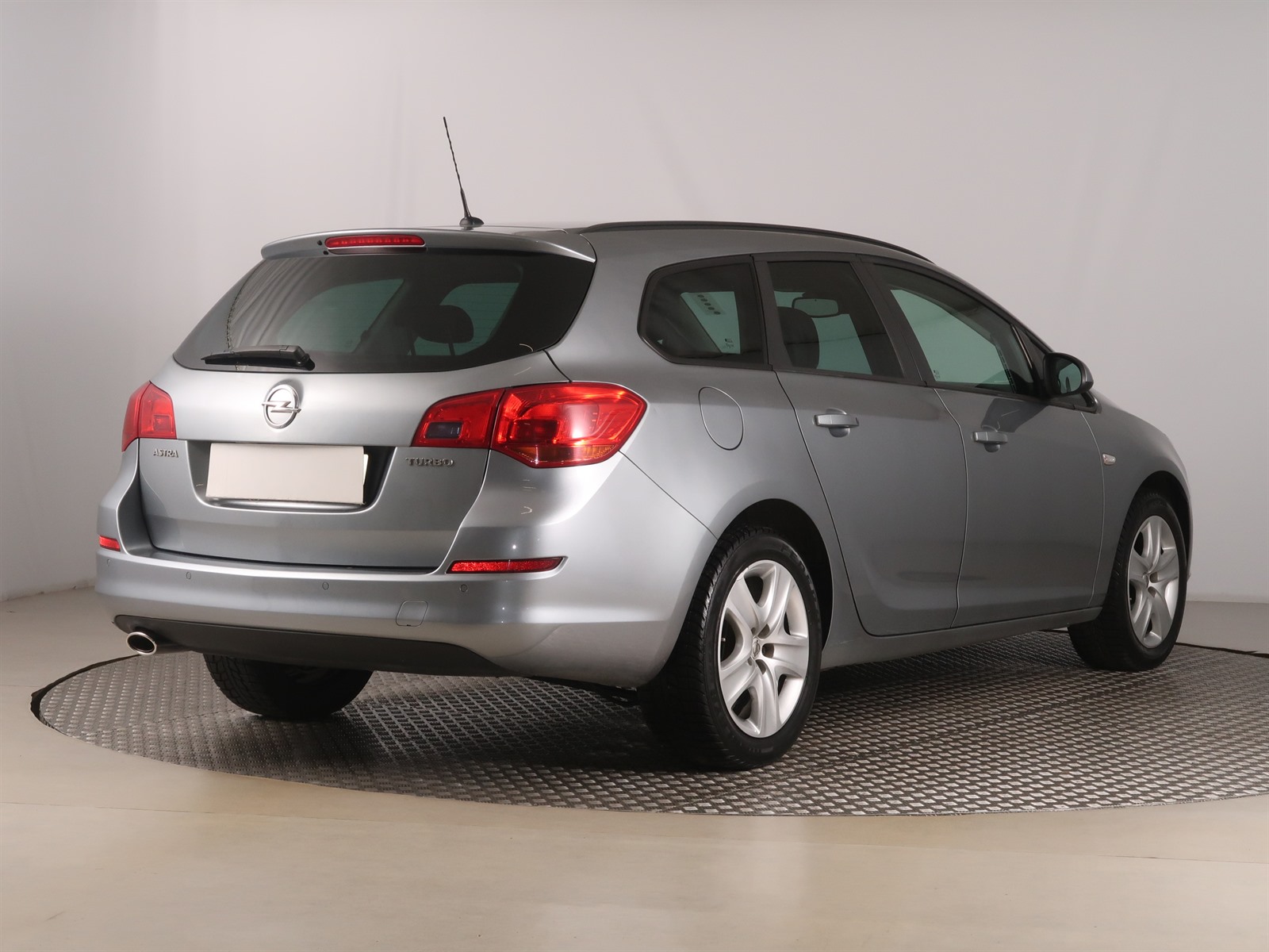 Opel Astra, 2011 - pohled č. 7
