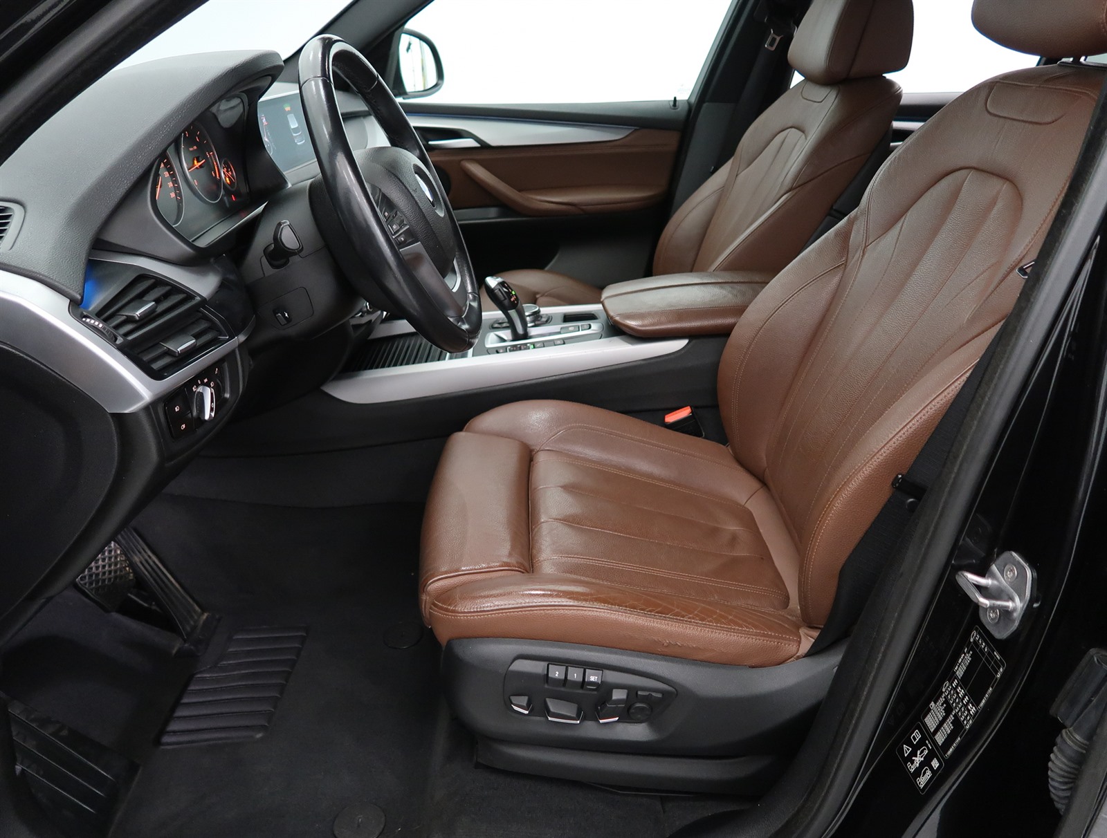 BMW X5, 2015 - pohled č. 16
