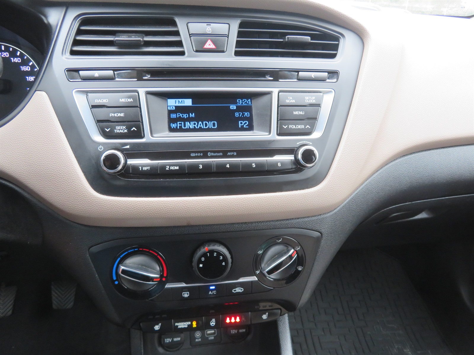 Hyundai i20, 2015 - pohled č. 18