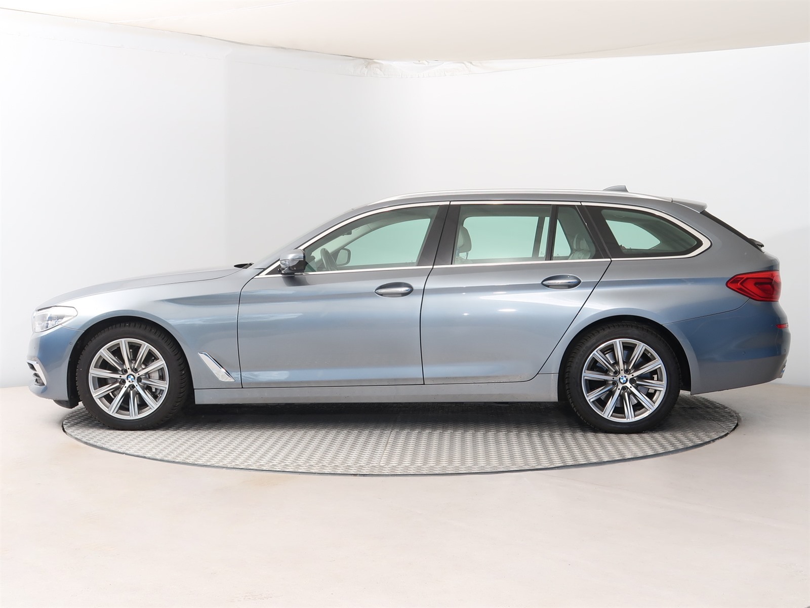 BMW Řada 5, 2017 - pohled č. 4