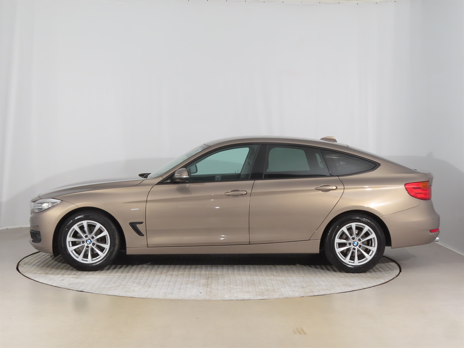 BMW 3GT, 2016 - pohled č. 4