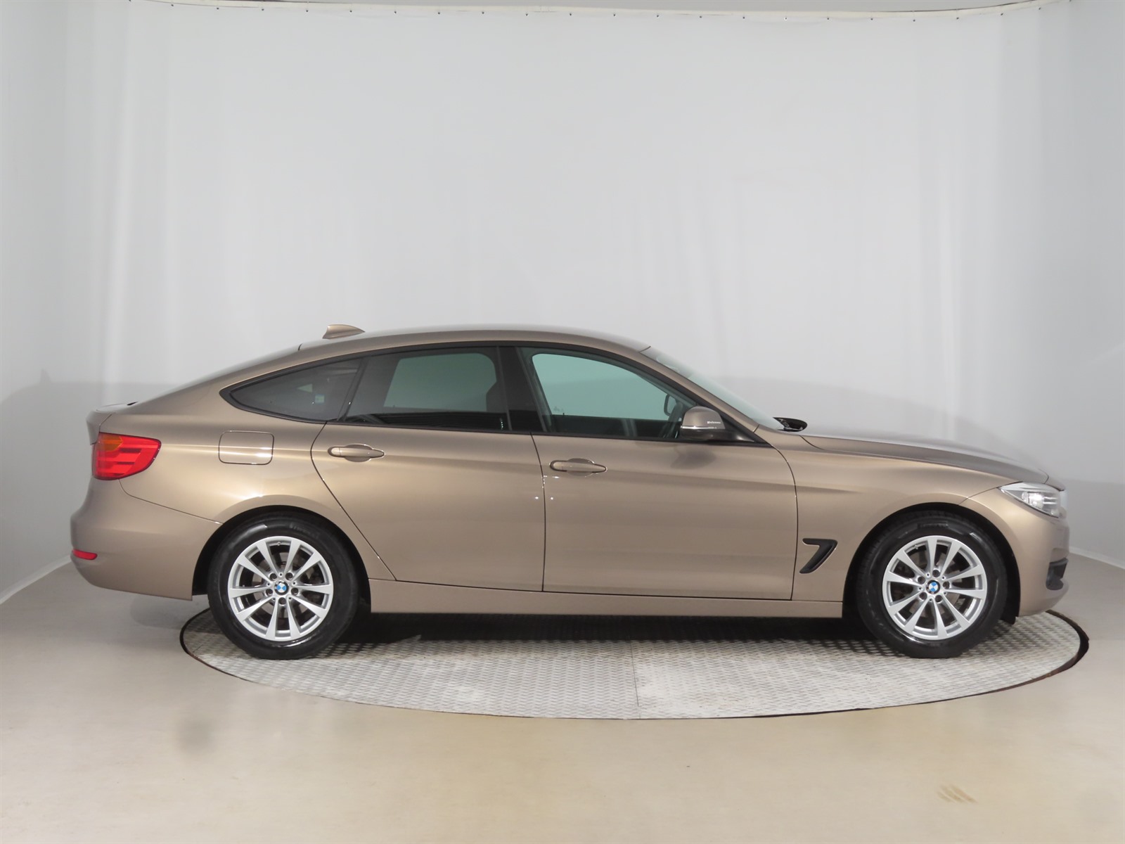 BMW 3GT, 2016 - pohled č. 8