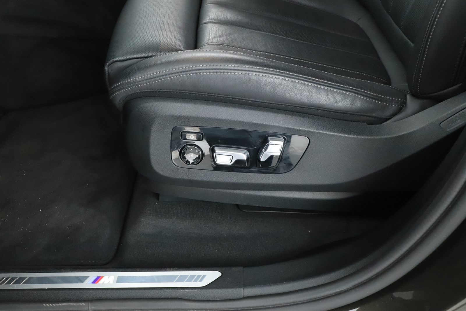 BMW X5, 2022 - pohled č. 21