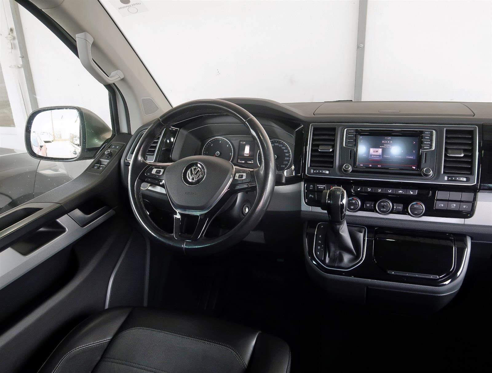 Volkswagen Multivan, 2016 - pohled č. 9