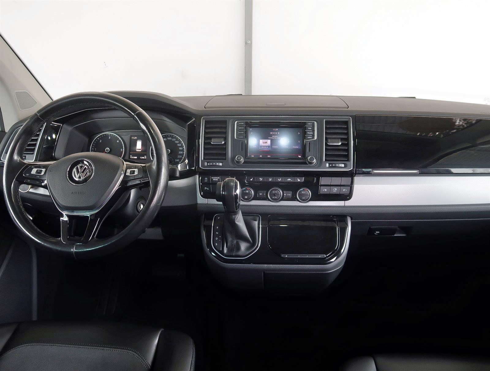 Volkswagen Multivan, 2016 - pohled č. 10