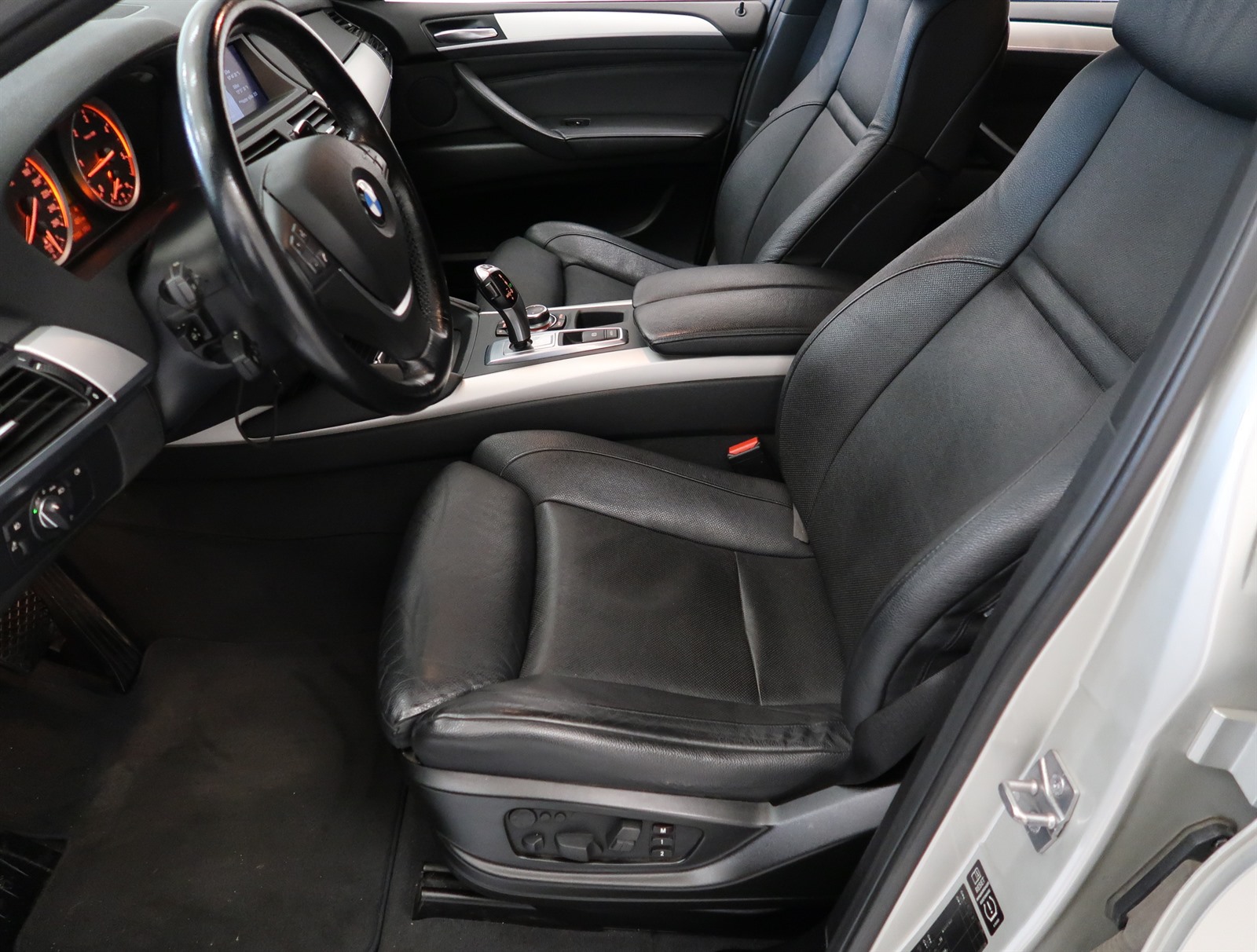 BMW X6, 2011 - pohled č. 16