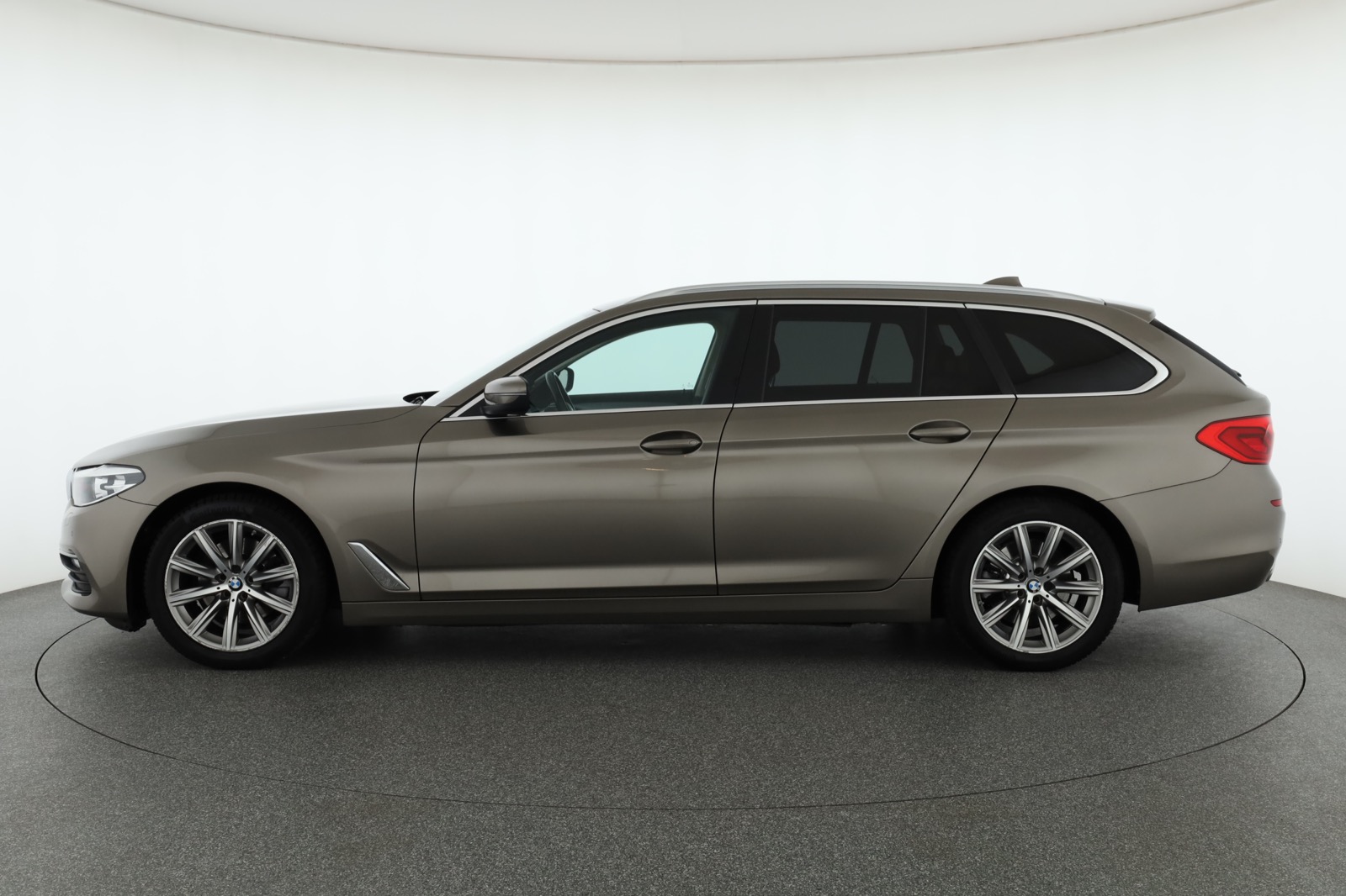 BMW Řada 5, 2017 - pohled č. 4