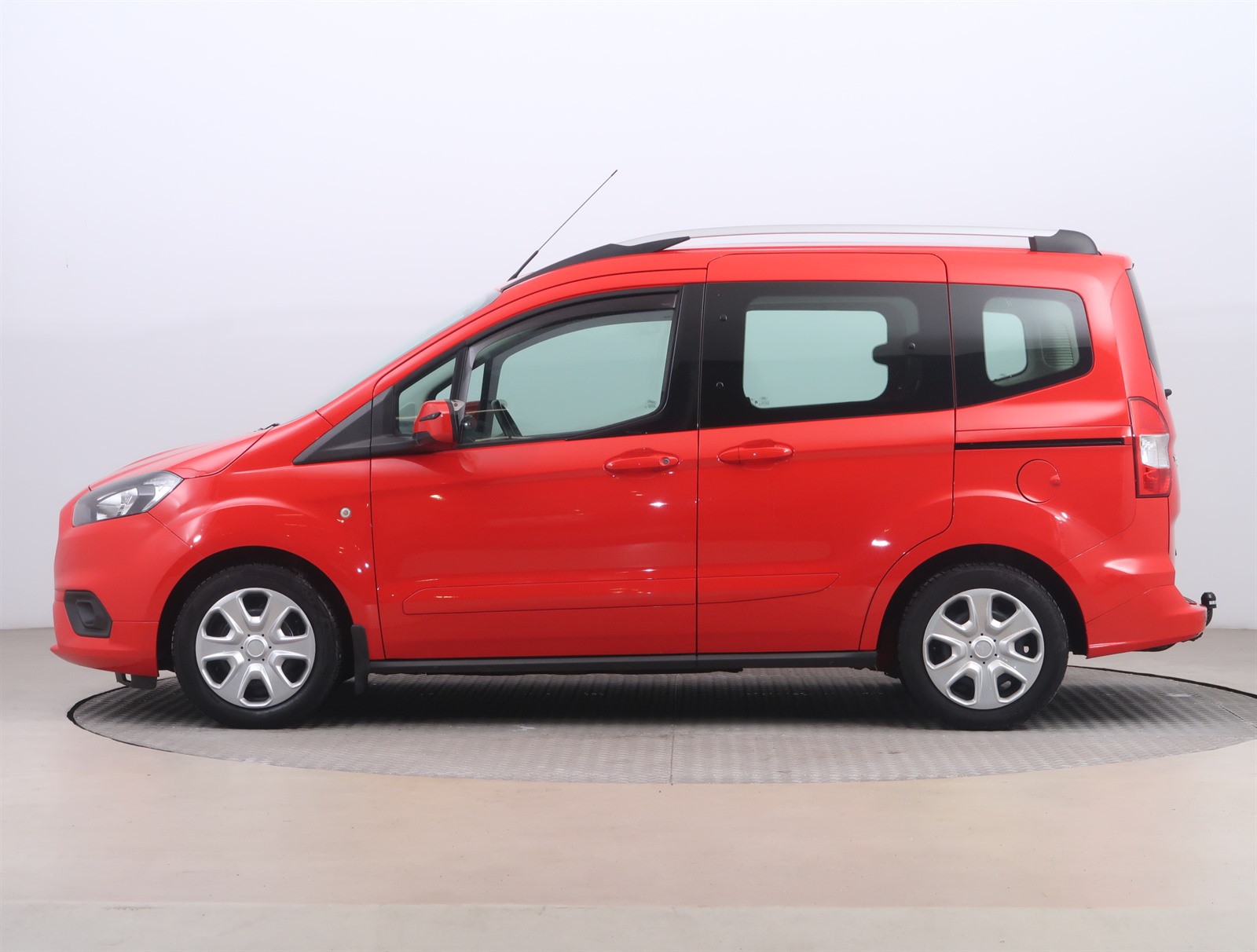 Ford Tourneo Courier, 2019 - pohled č. 4