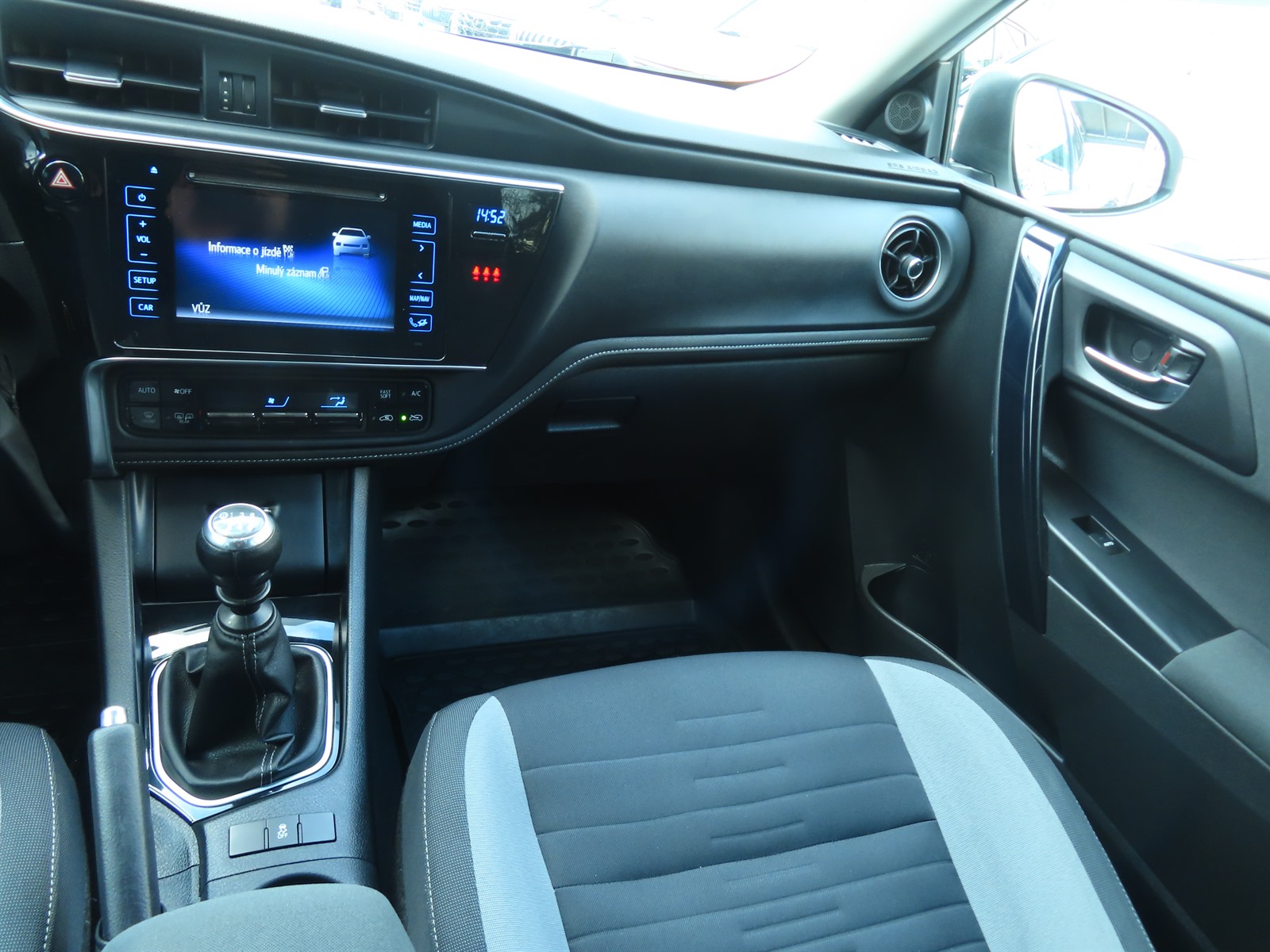 Toyota Auris, 2015 - pohled č. 11
