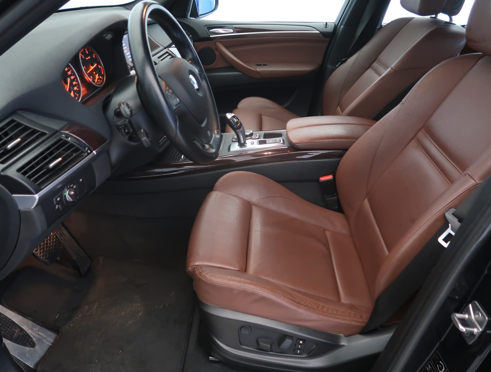 BMW X5, 2011 - pohled č. 16