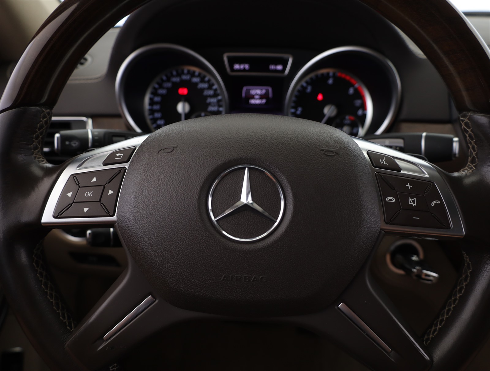 Mercedes-Benz GL, 2014 - pohled č. 17
