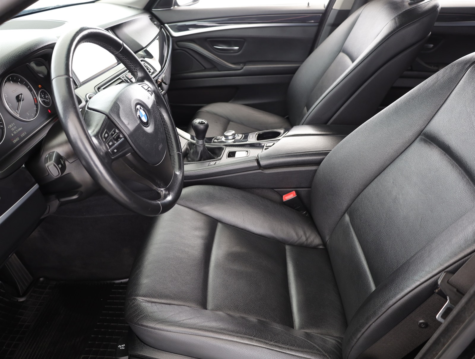 BMW Řada 5, 2011 - pohled č. 13