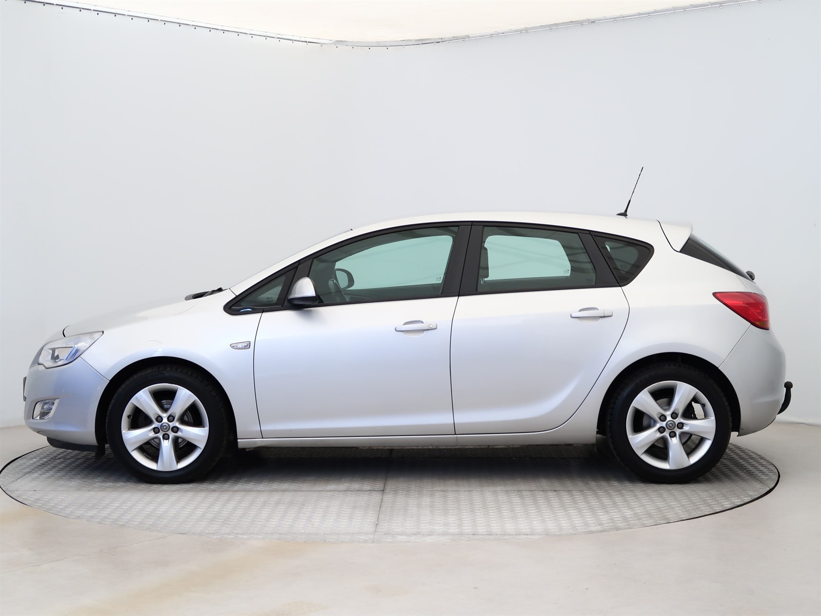 Opel Astra, 2011 - pohled č. 4