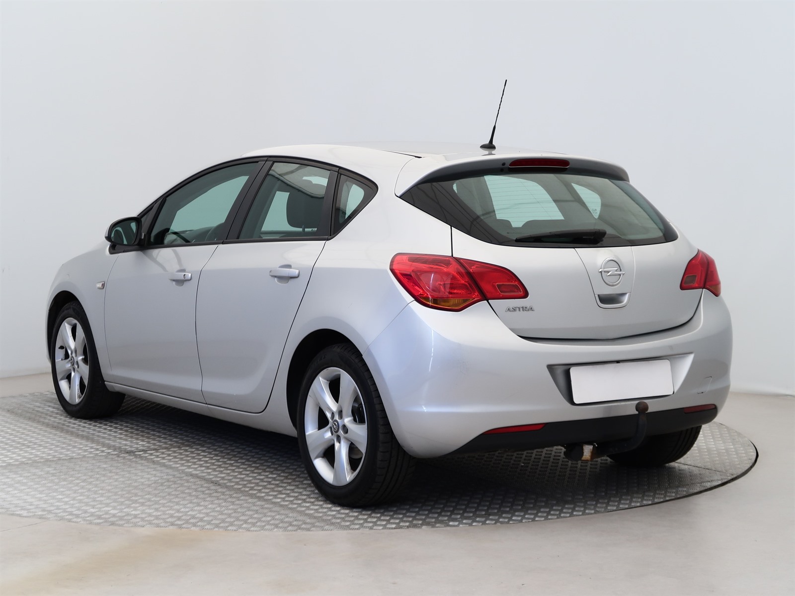 Opel Astra, 2011 - pohled č. 5