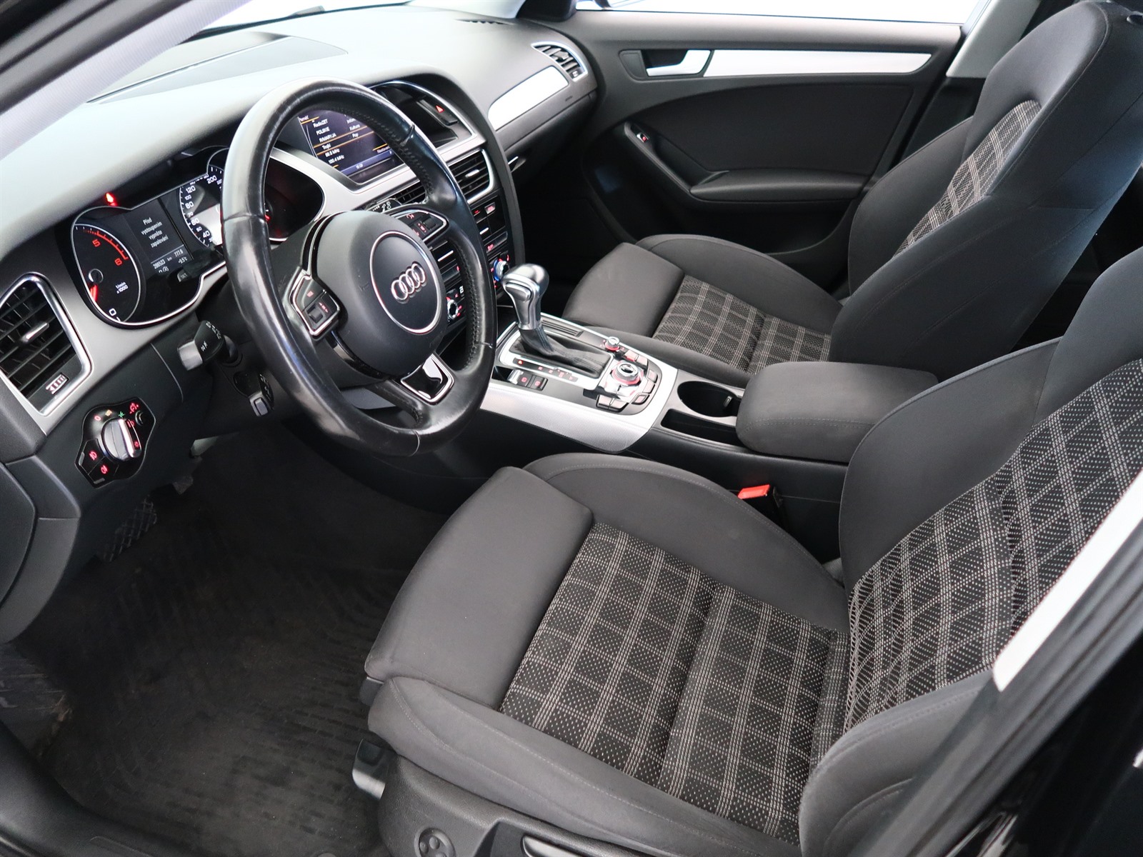 Audi A4, 2013 - pohled č. 16