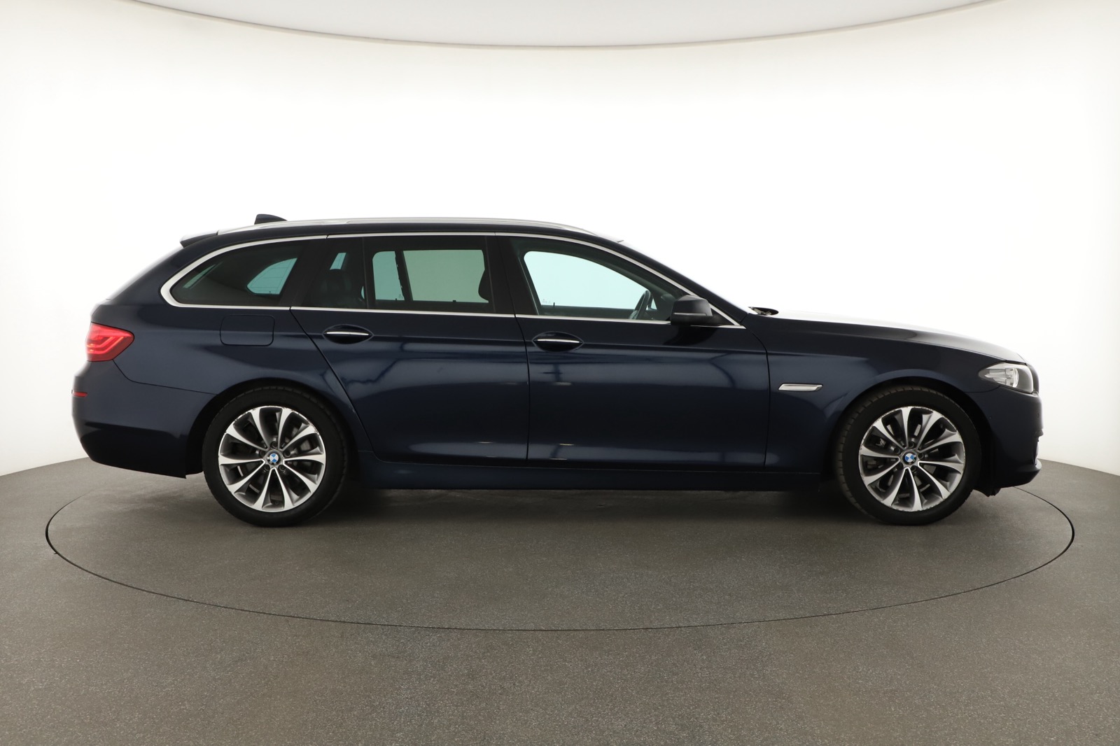BMW Řada 5, 2015 - pohled č. 8