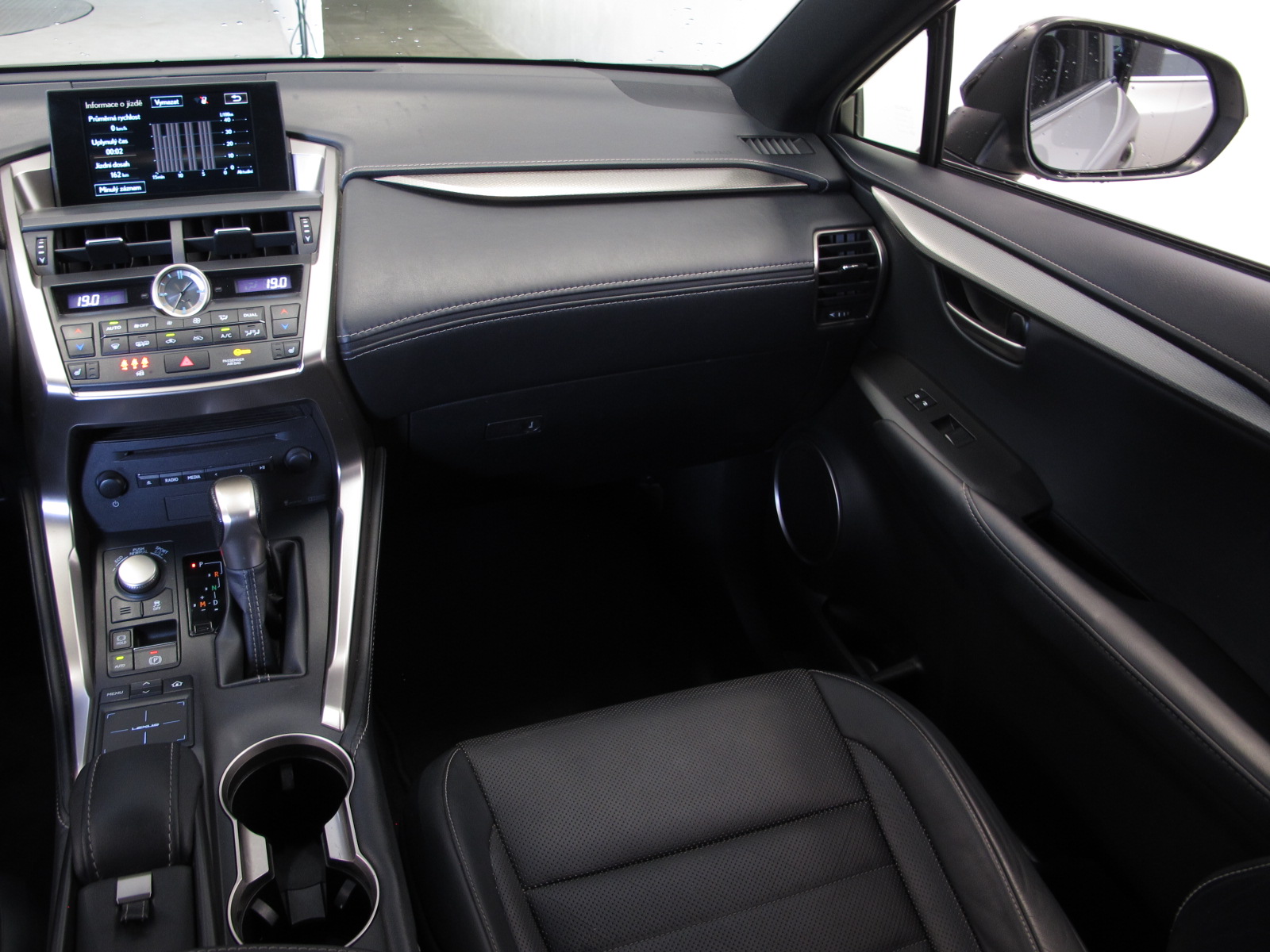 Lexus NX, 2015 - pohled č. 11