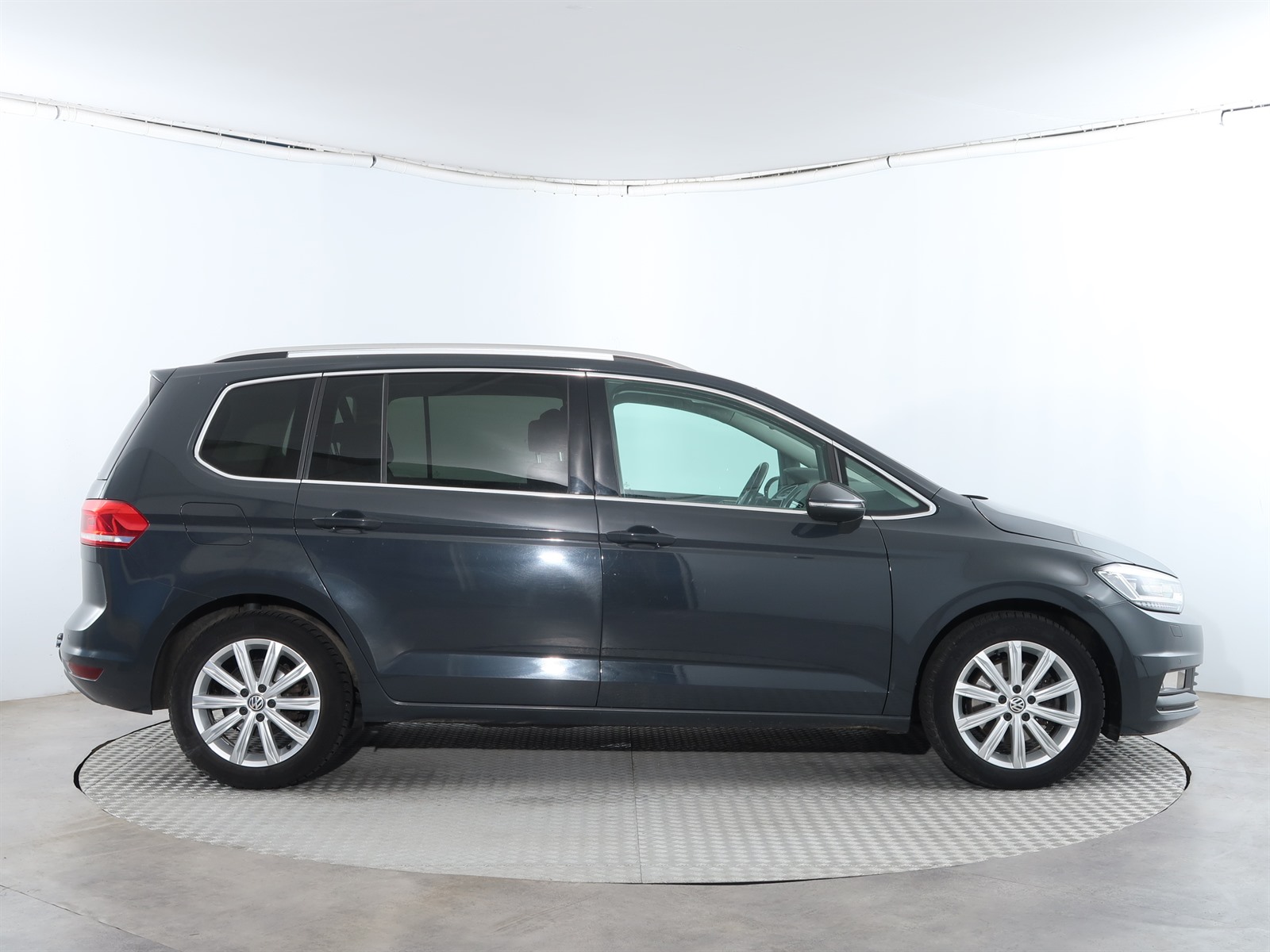 Volkswagen Touran, 2016 - pohled č. 8