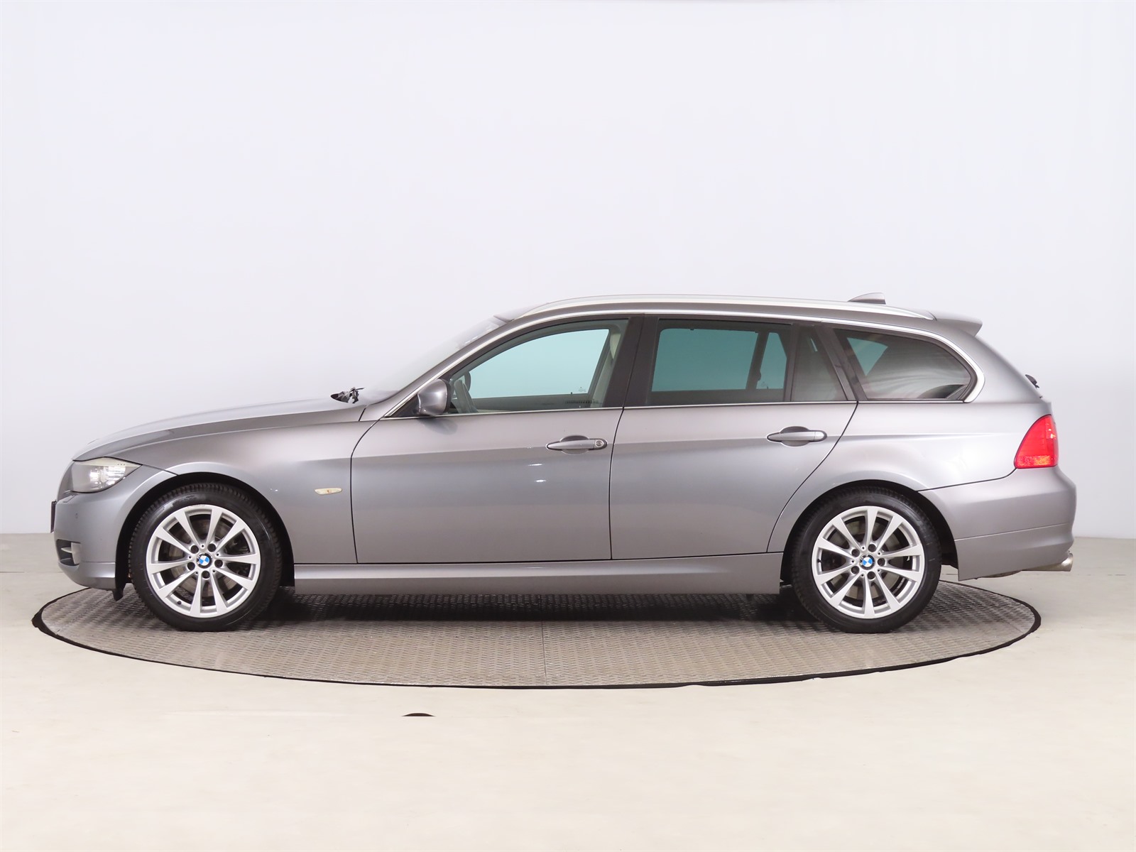BMW Řada 3, 2011 - pohled č. 4