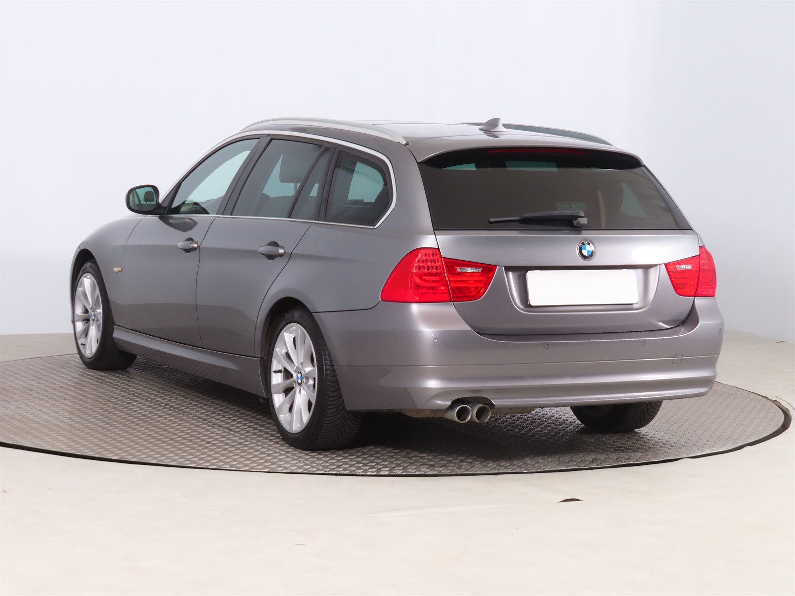 BMW Řada 3, 2011 - pohled č. 5