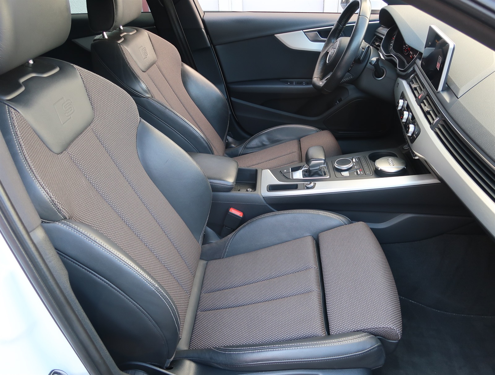 Audi A4, 2017 - pohled č. 12