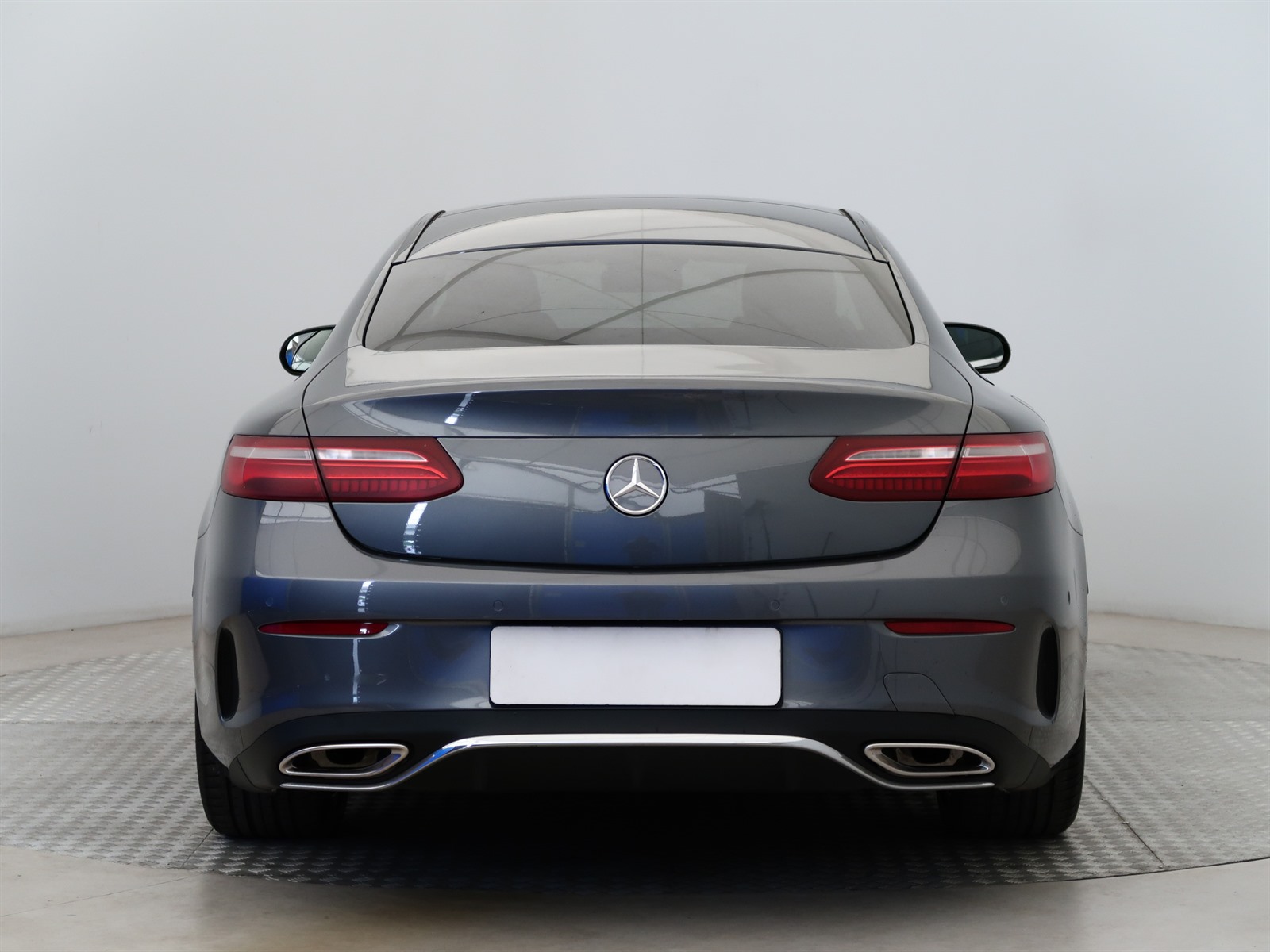 Mercedes-Benz E, 2021 - pohled č. 6